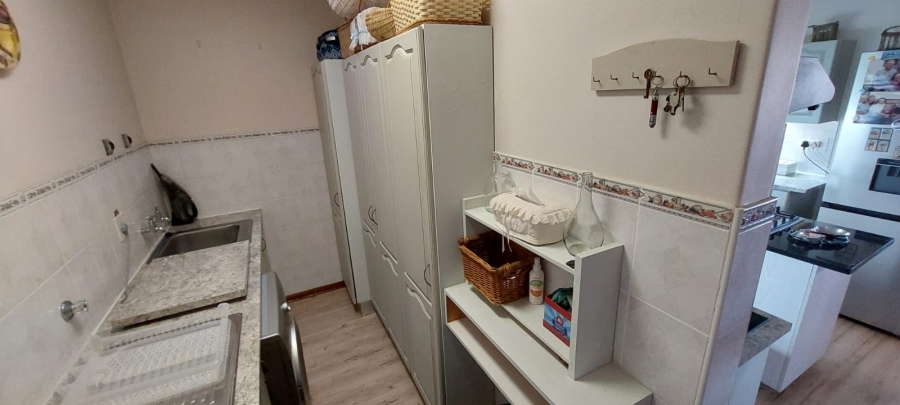 5 Bedroom Property for Sale in Wavecrest Eastern Cape